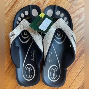 Aerosoft thong flip flops NWT